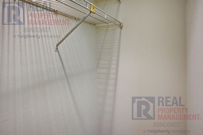 Building Photo - 251 Fenwick Dr