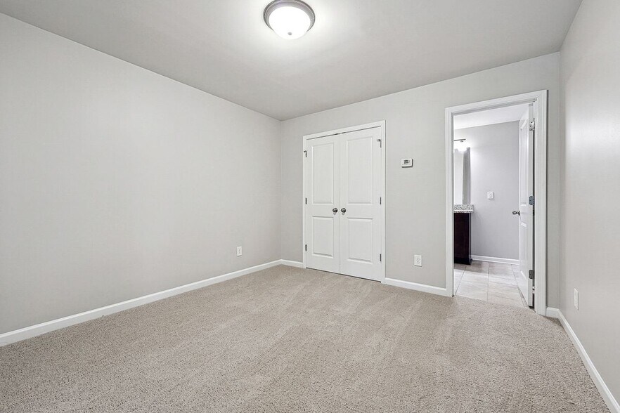 Building Photo - 5590 Bright Cross Wy