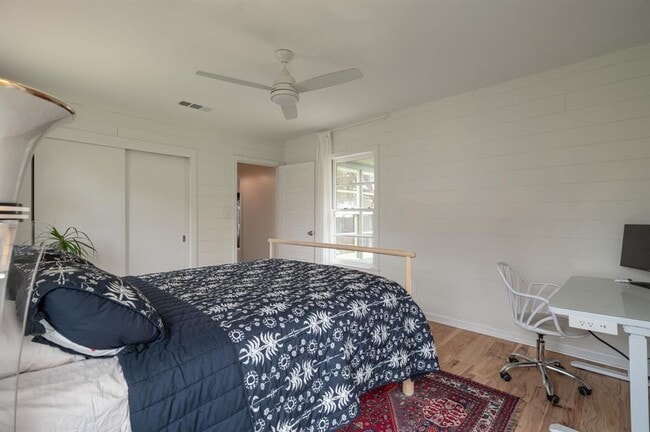 Building Photo - 503 Provines Dr