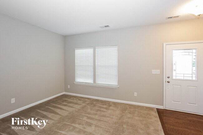 Building Photo - 3232 Oulten St SW