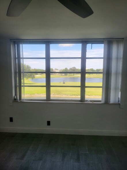 Building Photo - 3100 W Rolling Hills Cir