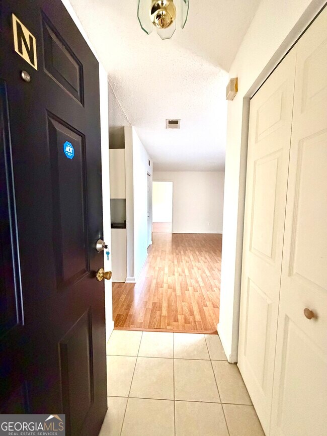 Building Photo - 3595 Woodbriar Cir