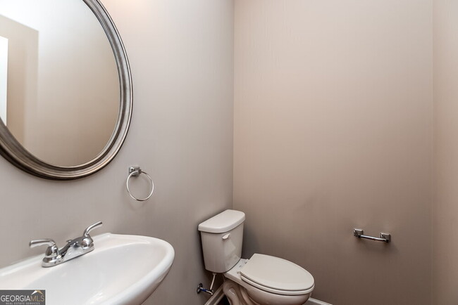 Building Photo - 930 Walking Stick Trail NE