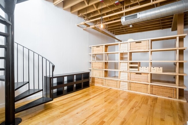 Building Photo - 111 Beach St