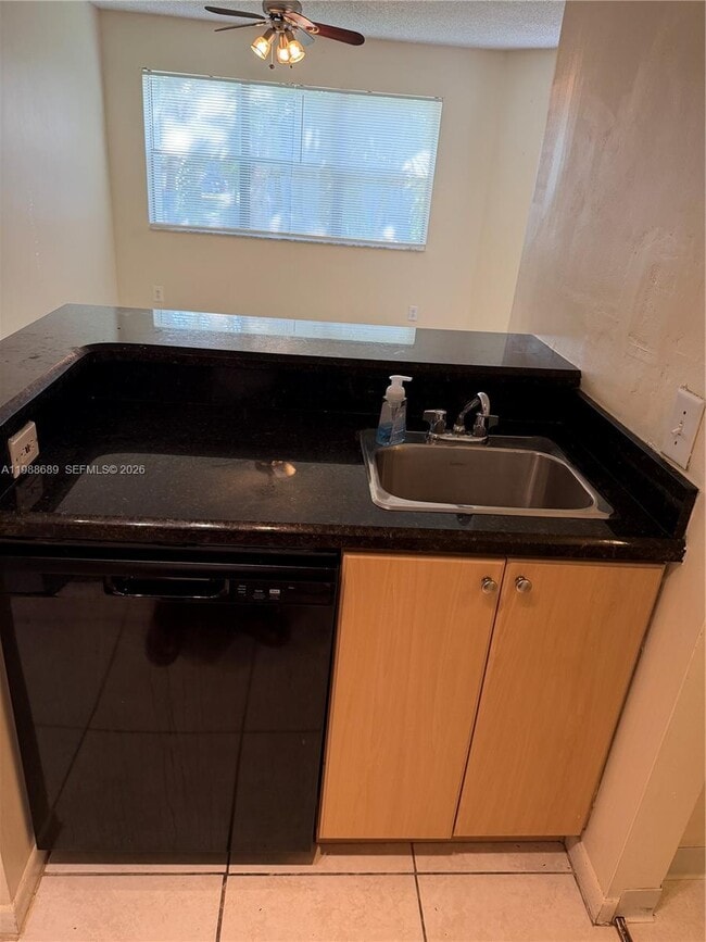 Building Photo - 550 S Park Rd