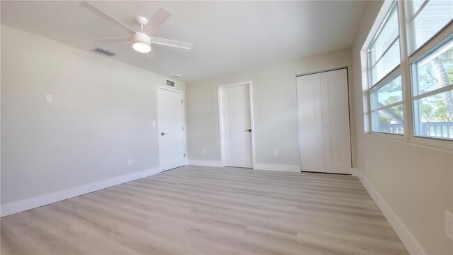 Building Photo - 5039 N Beach Rd