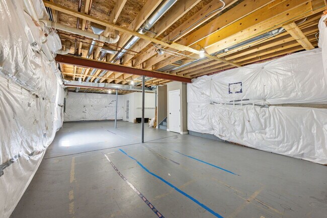 Building Photo - 14924 S Case St