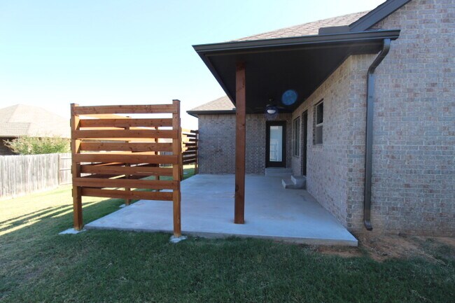 Building Photo - 20659 Landmark Dr