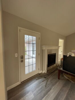 Building Photo - Spacious 3BR+ with fully fenced in backyard