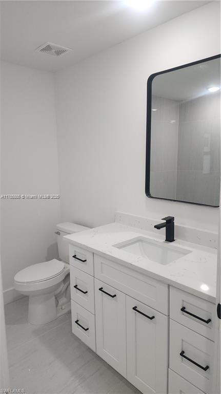 Building Photo - 915 Panda Dr