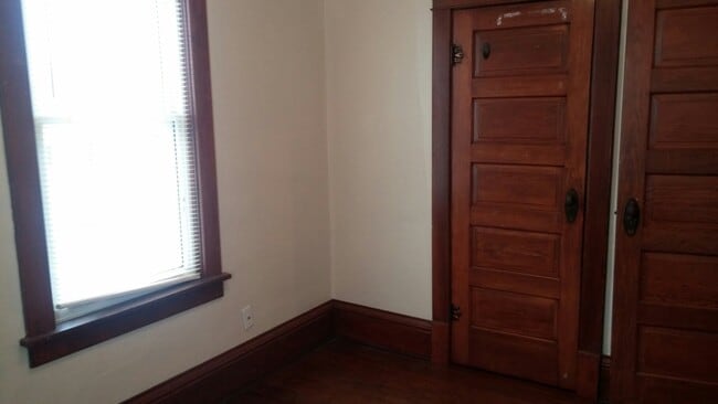 Building Photo - 1002 Burr