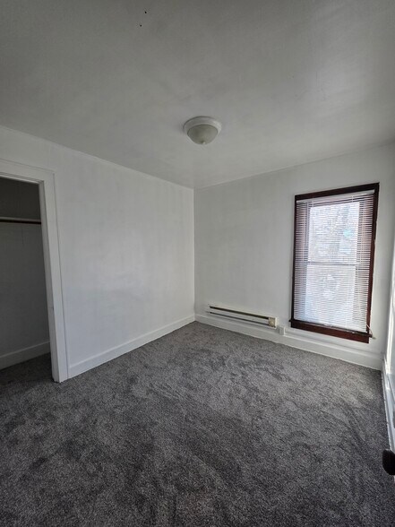 Building Photo - 833 10th St NW