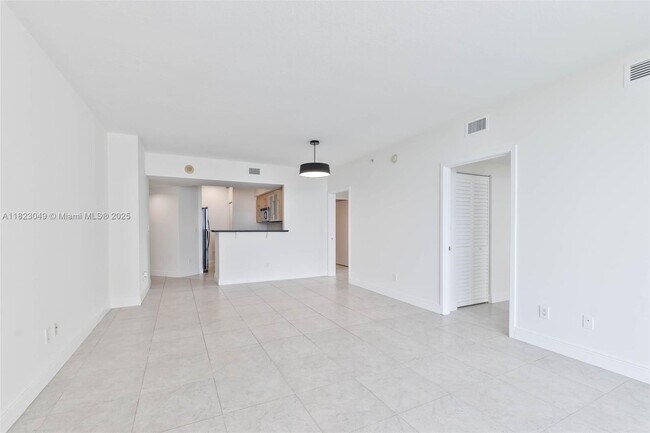 Building Photo - 325 Biscayne Blvd