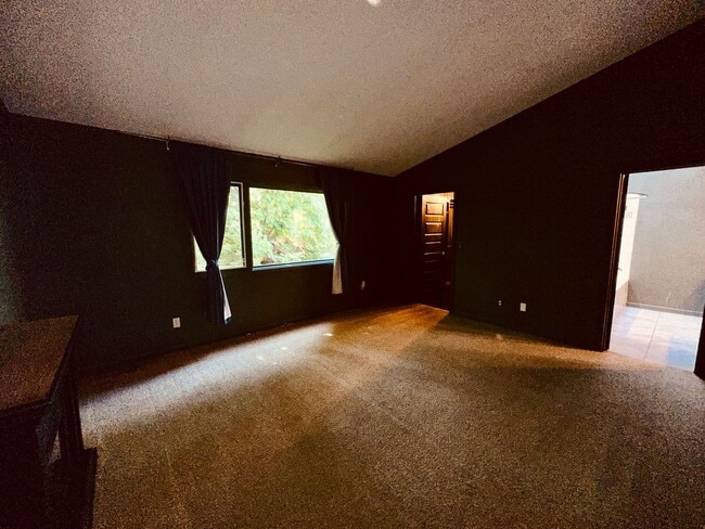 Building Photo - Beautiful Downtown Condo!