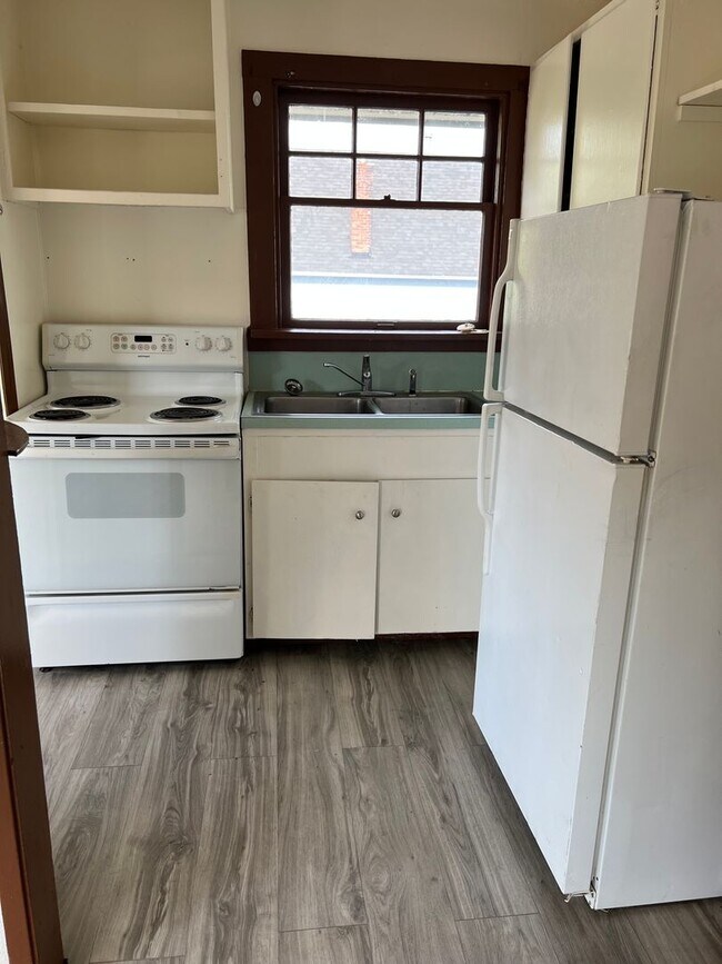 Building Photo - Valentine 1620