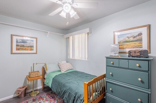 Building Photo - Central Single Family Home