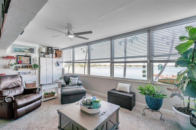 Building Photo - 7200 Sunshine Skyway Ln S