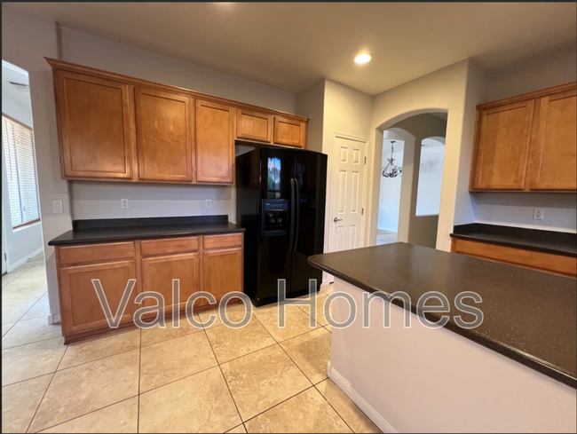 Building Photo - 1305 E Nightingale Ln