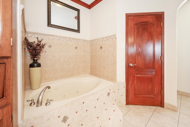 Building Photo - 6514 Grande Bay