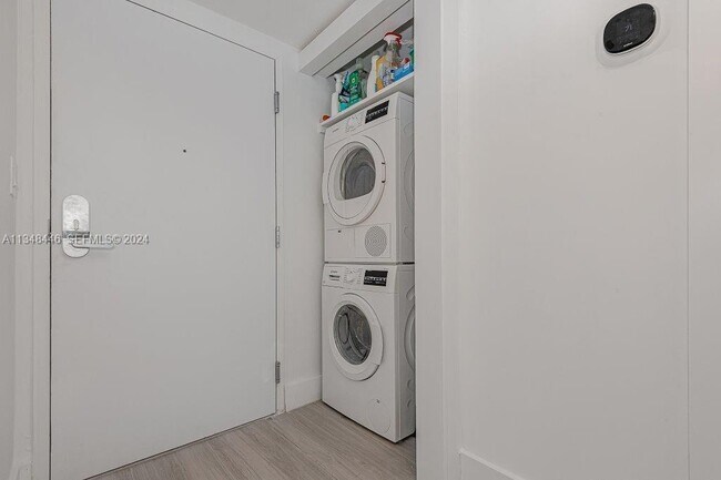 Building Photo - 2301 Collins Ave