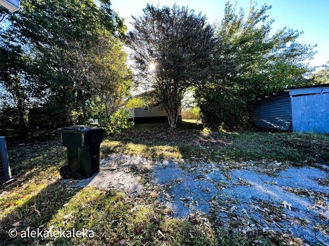 Building Photo - 715 Fisher Ferry St