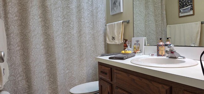 Building Photo - 7 Lake Vista Trail