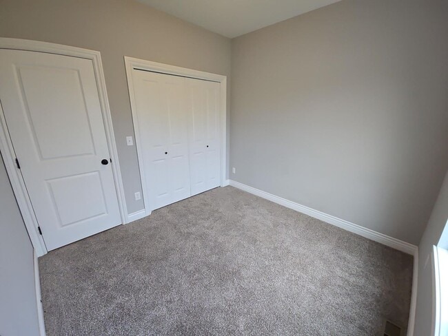 Building Photo - Spacious 5 Bedroom • 3 Bathroom Home in US...