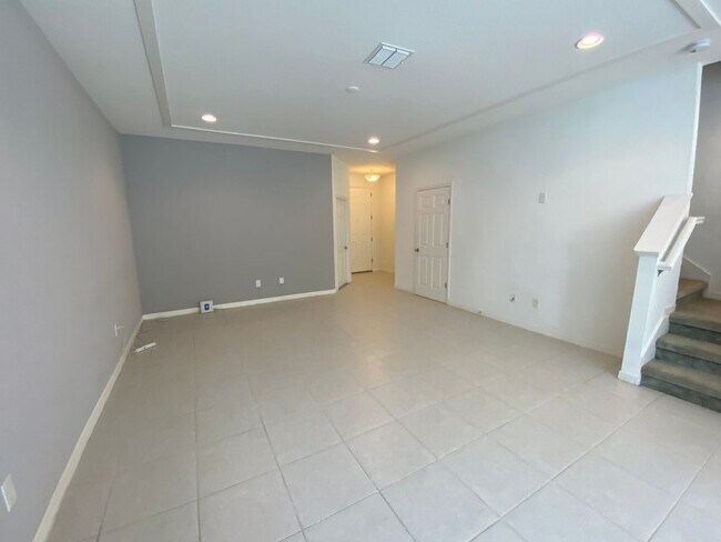 Building Photo - 3/2.5 Townhome near Orlando Airport