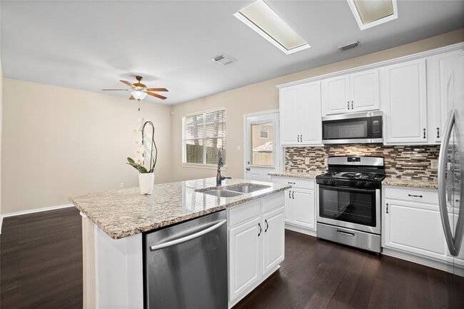 Primary Photo - 15 Blue Creek Pl