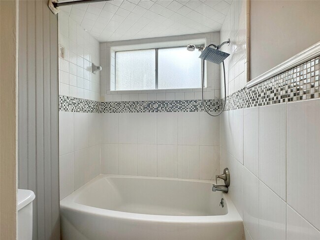 Building Photo - 6806 Winkleman Rd