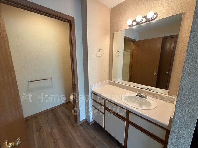 Building Photo - 757 E Bain St