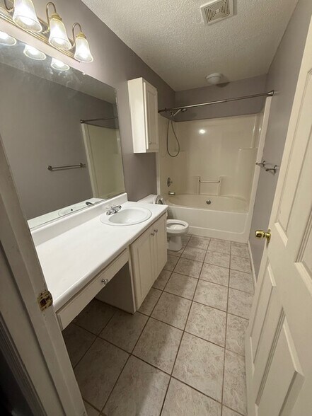 Building Photo - 1021 Old Marks Dr