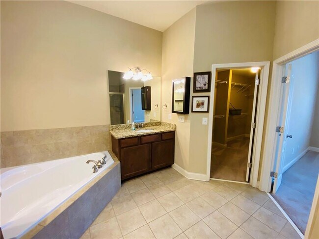 Building Photo - 836 Red Hart Ln