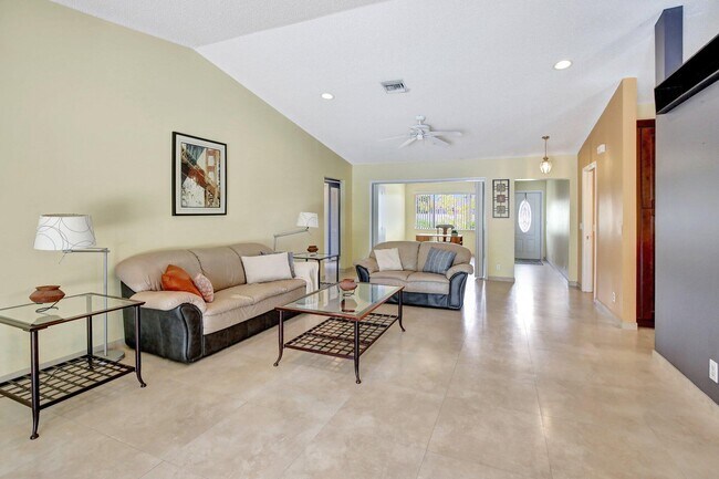 Building Photo - 1541 SW 102nd Terrace