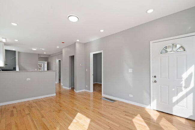 Building Photo - 8048 S Avalon Ave