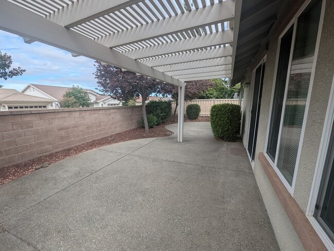 Building Photo - 104 Azeo Ct