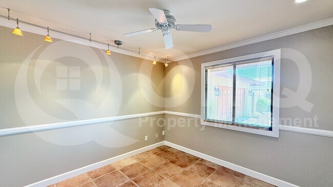 Building Photo - 3821 S Kenwood Ln