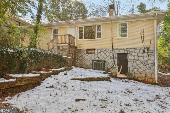 Building Photo - 1840 Camellia Dr