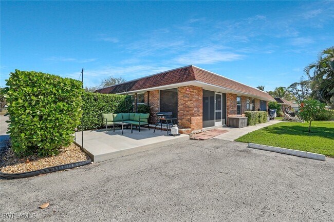 Building Photo - 2710 Arbutus St