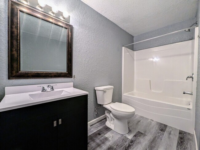 Building Photo - 1317 B Ave W