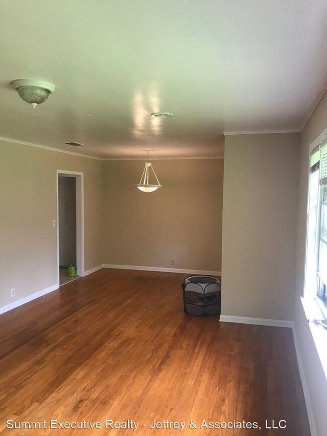 Building Photo - 3 br, 1.5 bath House - 970 Poleman Rd