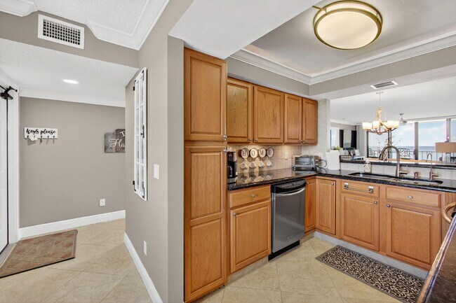 Building Photo - 5055 N Hwy A1A