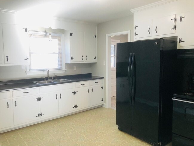 Building Photo - 1509 Peachtree Dr