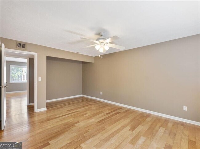 Building Photo - 115 Biscayne Dr NW