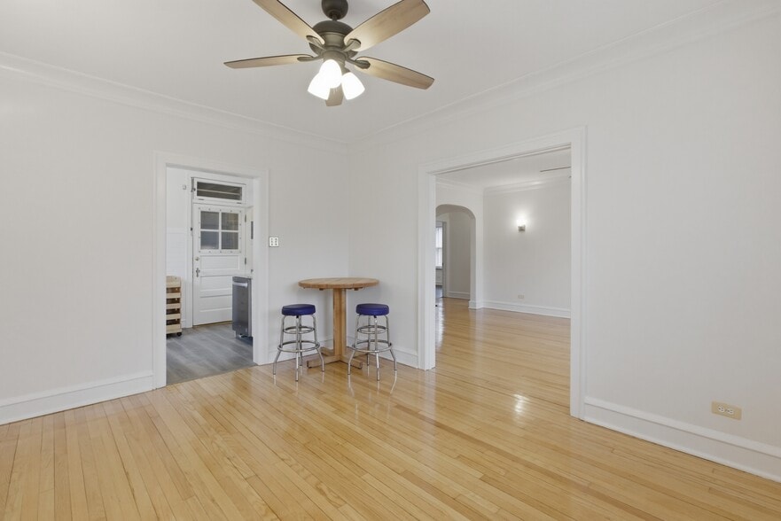 Building Photo - 814 Mulford St