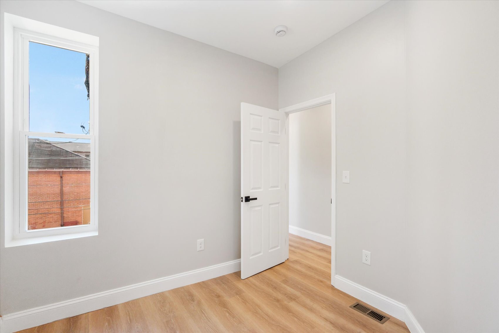 Building Photo - 1415 E Lanvale St