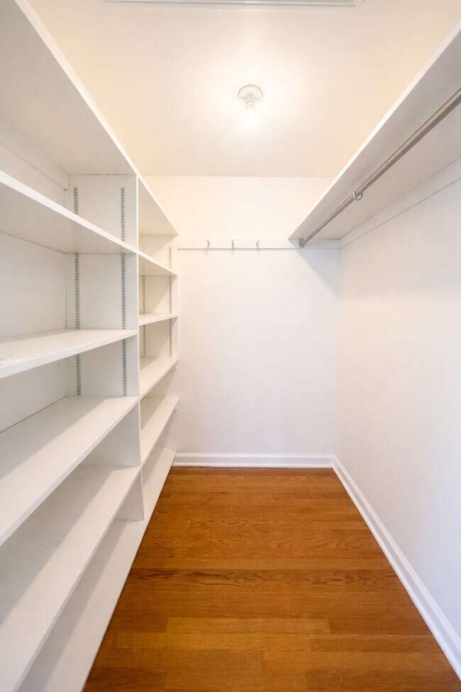 Building Photo - 520 Murray Hill Rd