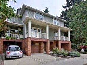 Building Photo - Prime Location, Overlook Townhome!