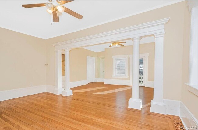 Building Photo - 409 W 261st St