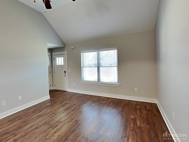 Building Photo - 336 Providence Dr